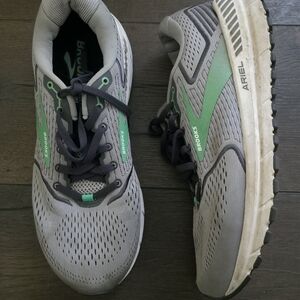 Brooks Men's Ariel Running Shoes in Gray with Green Accents